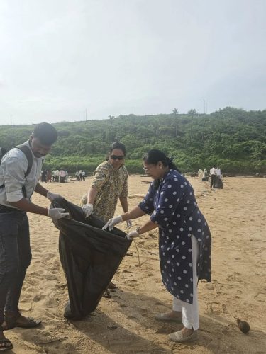 Beach Cleaning Drive at Baina Beach (12)